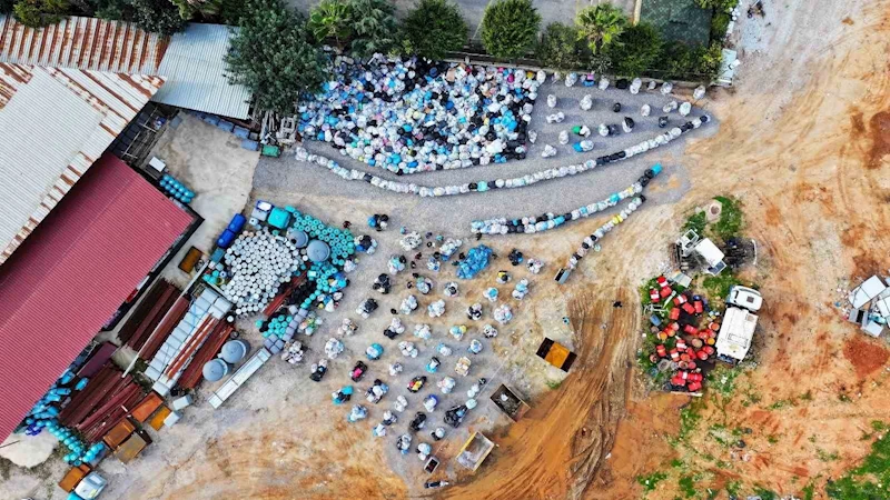 Birinci olabilmek için evlerinde 45 gün boyunca 15 ton atık biriktirdiler
