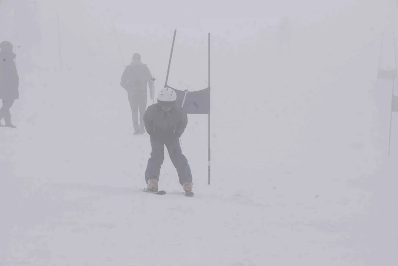 Bitlis’te “Alp Disiplini ve Snowboard İl Birinciliği Kayak Yarışması” yapıldı
