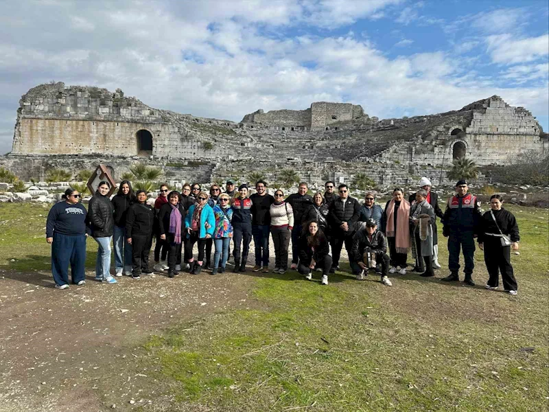 Yabancı turistlere Jandarmadan doğa sevgisi
