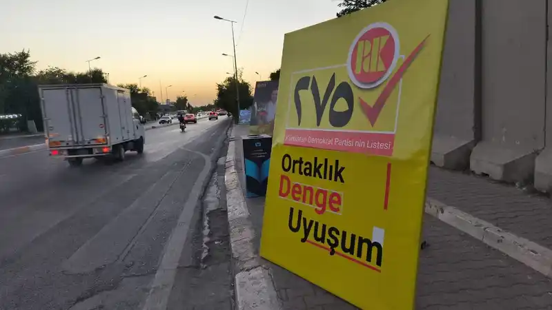 Barzani’nin partisi seçim kampanyasında  ilk kez Türkçe afiş kullandı
