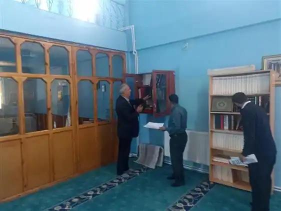 Hakkari’deki camilerde kitaplık çalışması tamamlandı
