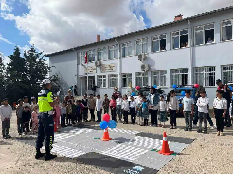 Kilis’te öğrencilere trafik eğitimi verildi
