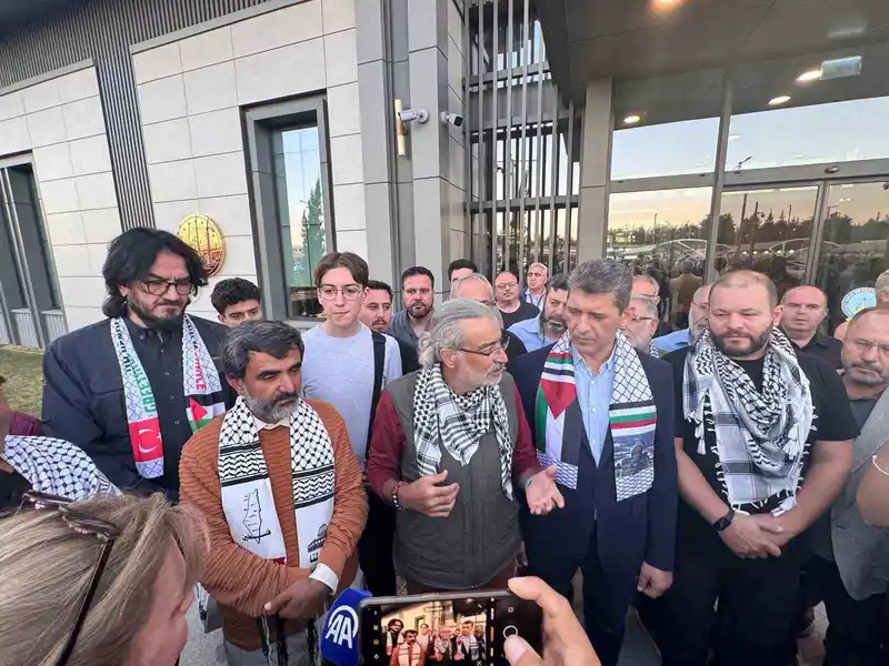 İsrail’in alıkoyduğu 2 aktivist Antalya’ya döndü
