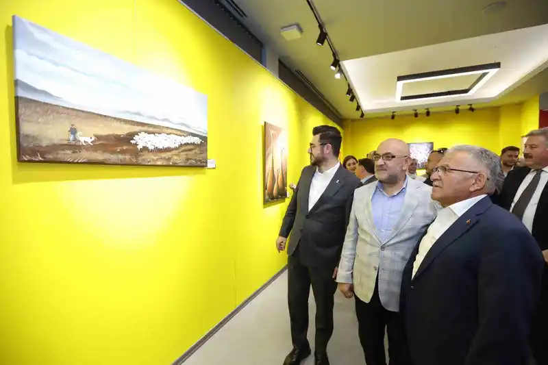 Büyükkılıç, Neşe Özhaseki’nin Renklerin Dili Resim Sergisi’nin açılışına katıldı
