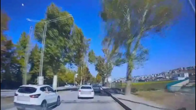 Yalova’da makaslar atarak trafiği tehlikeye sokan sürücüye ceza
