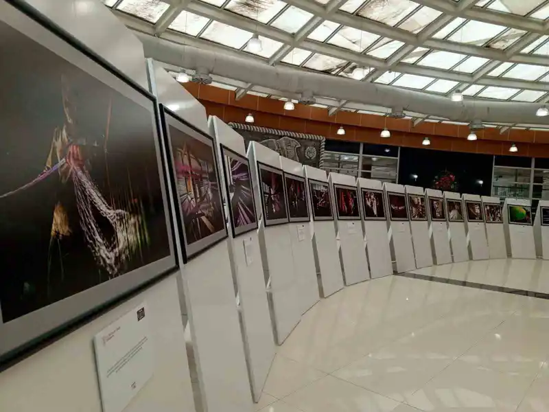 Kutnu Kumaş sergisi ziyaretçilerini Osmanlı modasına götürüyor
