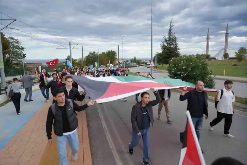 Üniversite öğrencileri Filistin için yürüdü: 