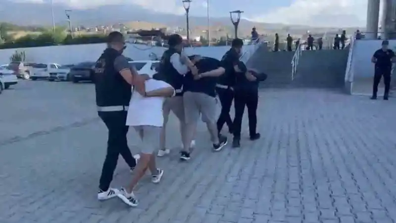 Arsuz’da kasten yaralama olayı şüphelisi 4 kişi yakalandı
