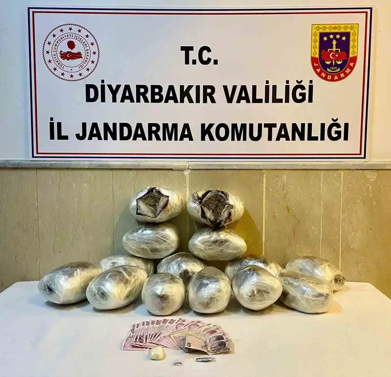 Diyarbakır’da 92 kilo esrar ve 11 kilo skunk ele geçirildi
