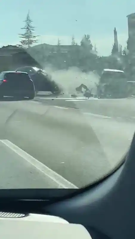 TEM Otoyolu’nda maganda dehşeti: Bebekli otomobili sıkıştırdı, 5 araç birbirine girdi
