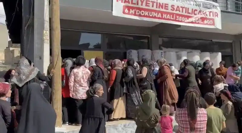 Mardin’de halı mağazasında indirim izdihama neden oldu
