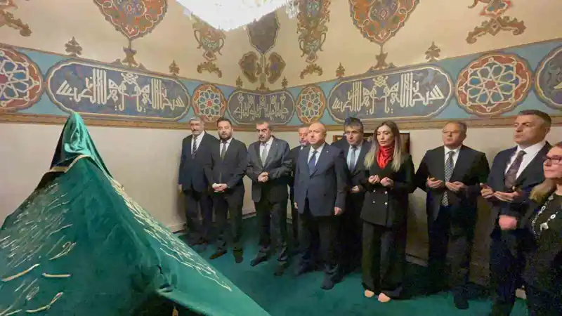 Bakan Tekin, Hacı Bektaş-ı Veli’nin kabrini ziyaret etti
