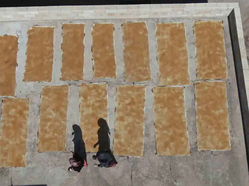 Gaziantep’te kadınların üzüm pekmezli pestil mesaisi başladı
