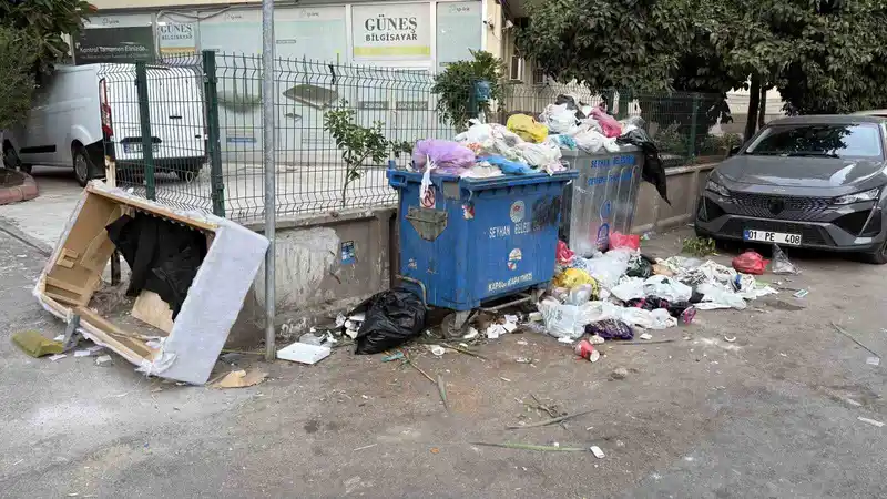 Seyhan’da çöp birikintileri oluştu
