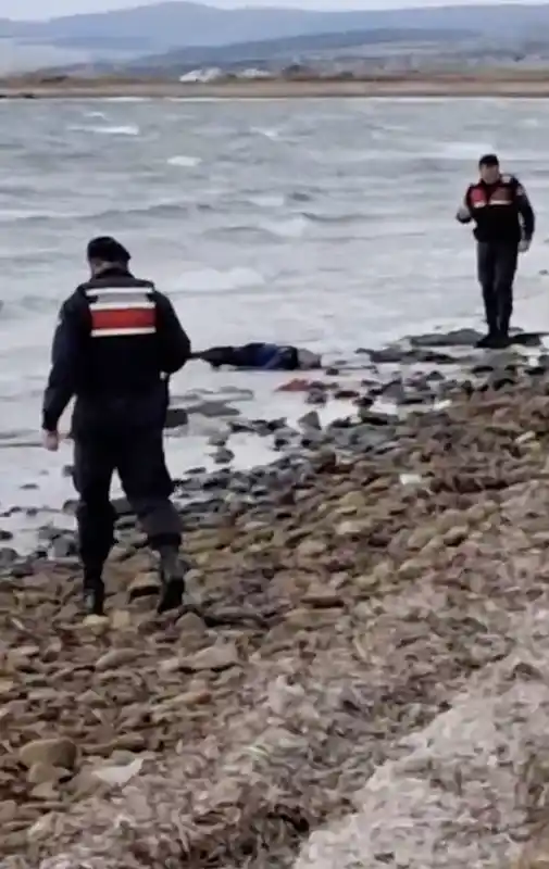 Gelibolu açıklarında tekne battı: 2 kişi hayatını kaybetti
