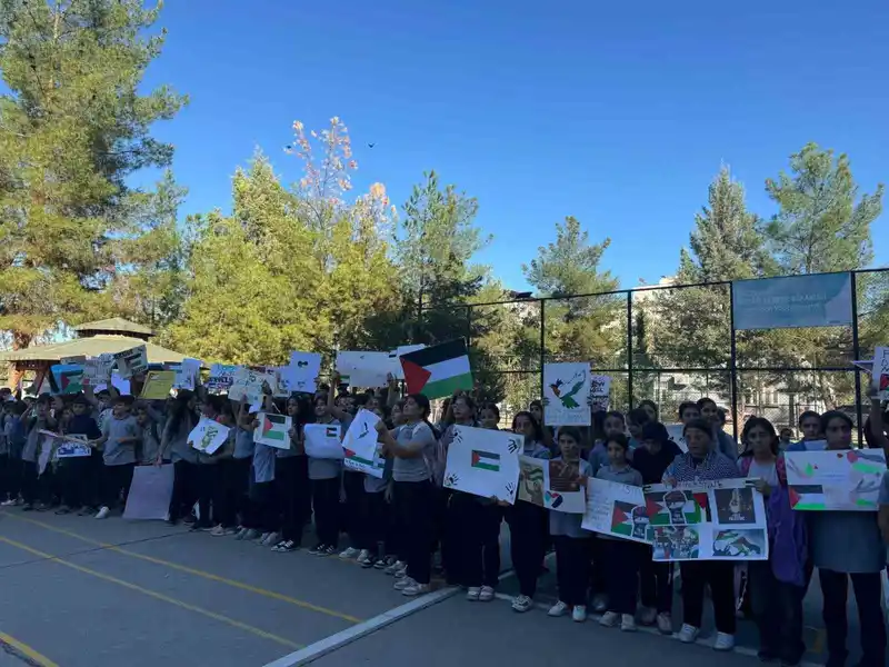 Siirt’te ortaokul öğrencilerinden Gazze’ye destek etkinliği
