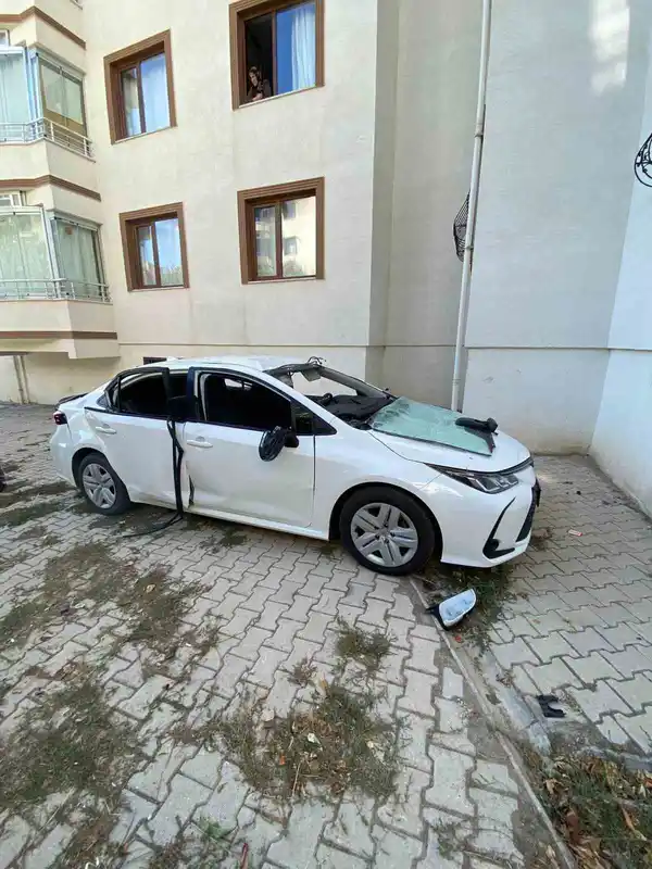 Aracın içinde çakmak gazı tüpü patladı: 1 çocuk yaralı
