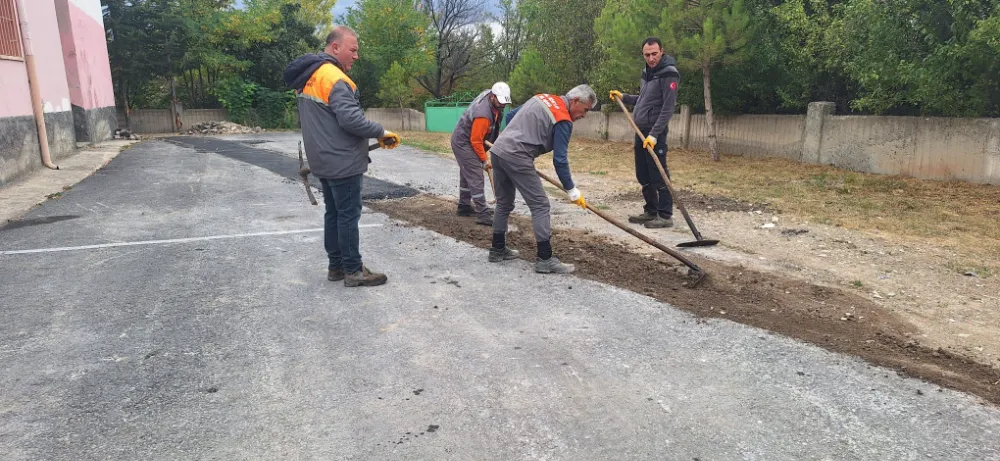 Kırsal mahalle yollarına kış öncesi rötuşlar