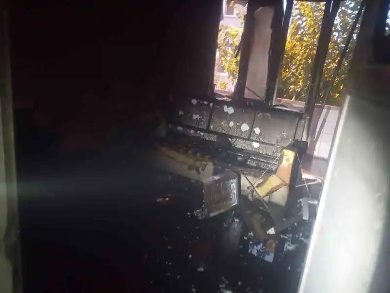 Susurluk’ta ev yangını: 1 kişi dumandan etkilendi
