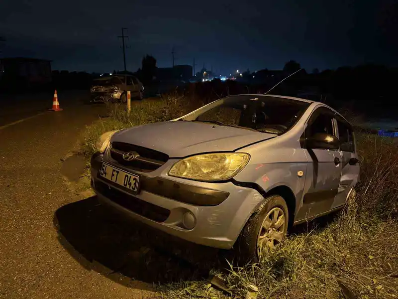 Sakarya’da iki otomobil çarpıştı: 3 yaralı
