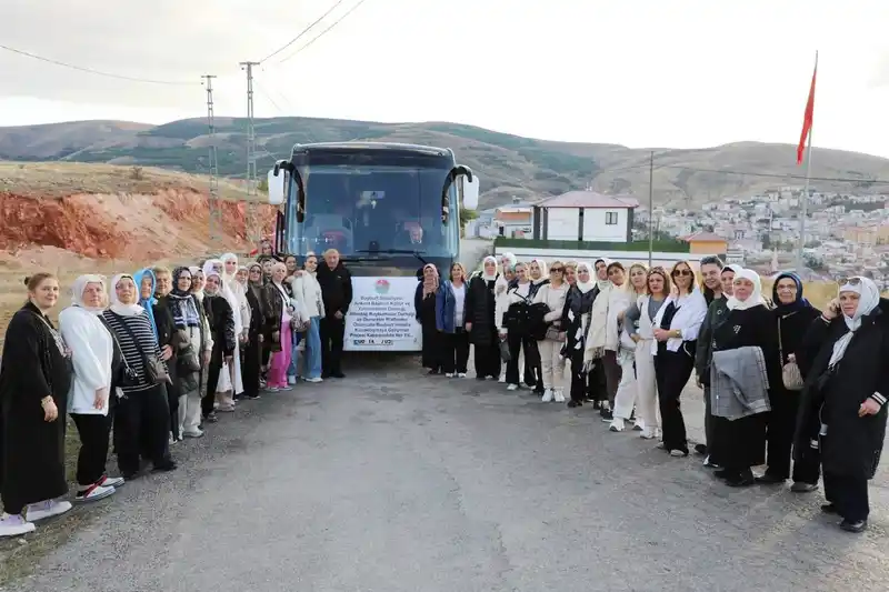 Memleket özlemi çeken 50 Bayburtlu baba ocağına getirildi
