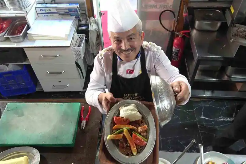 Döner ustasından İtalyan turiste boş tabaklı şaka
