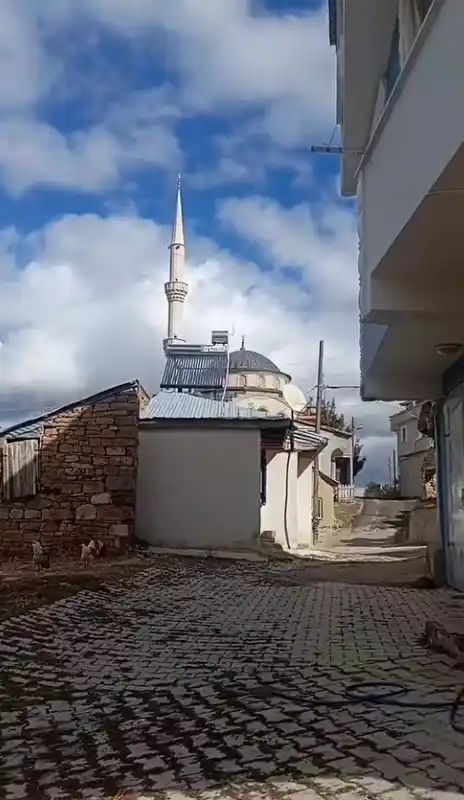 Kaynak makinesi kayboldu, camii hoparlöründen sitem etti
