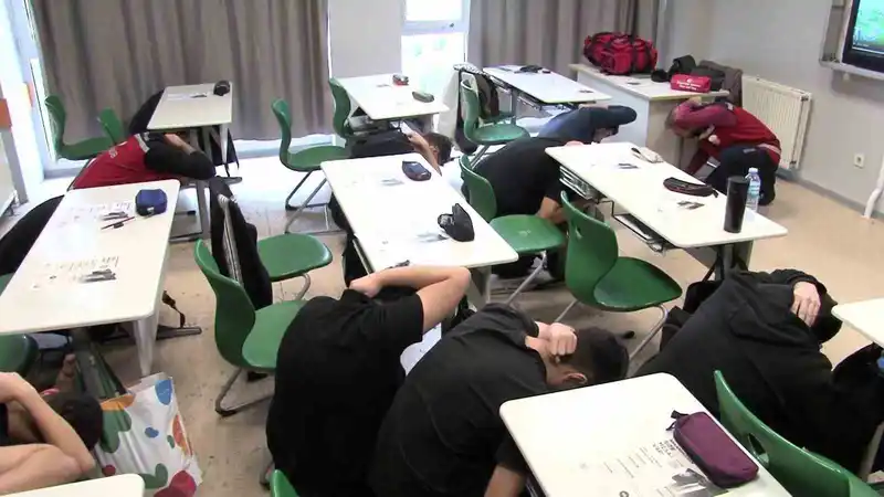 Okullarda afet alarmı: 3 milyon öğrenci aynı anda tatbikat yaptı
