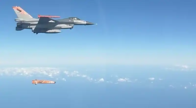 Milli füze SOM-J, düşük irtifa ve manevra testinde üstün performans gösterdi
