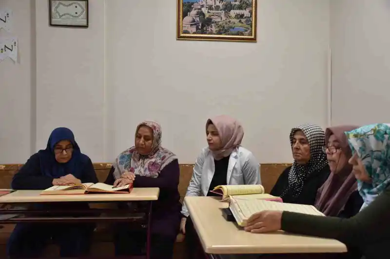 70 yaşında Kur’an-ı Kerim okumayı öğrendi
