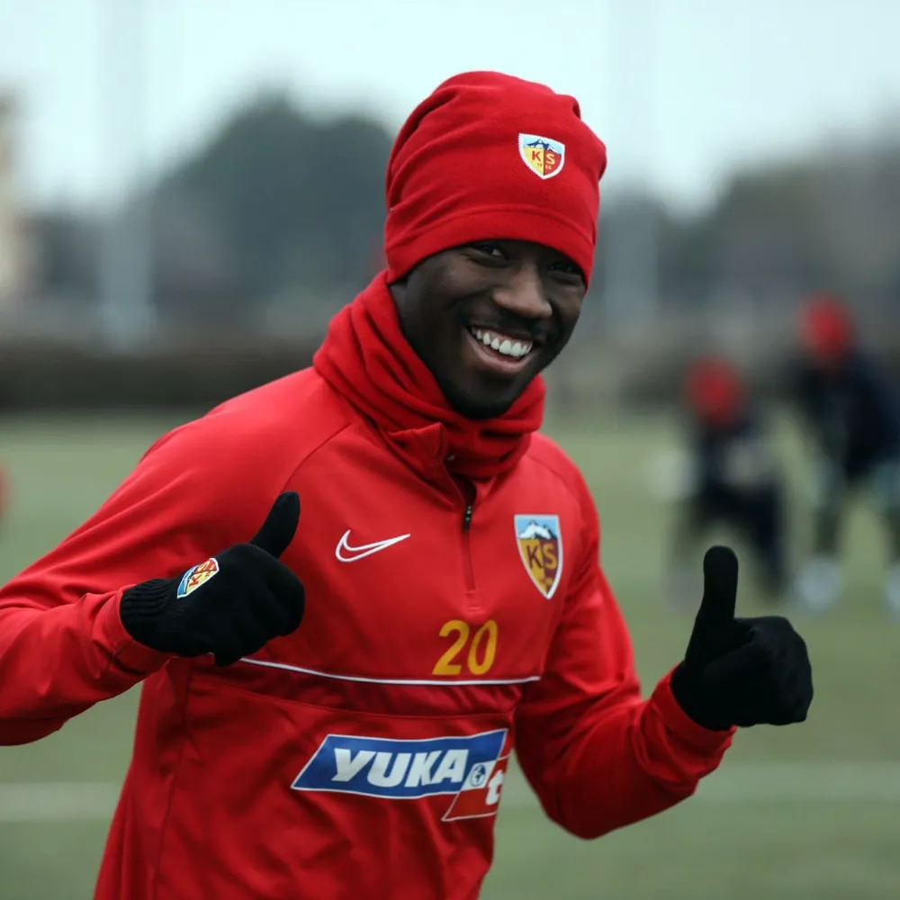 Carlos Mane sahalara geri döndü