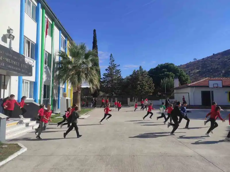 Havran’da tüm okullarda eş zamanlı tahliye tatbikatı yapıldı
