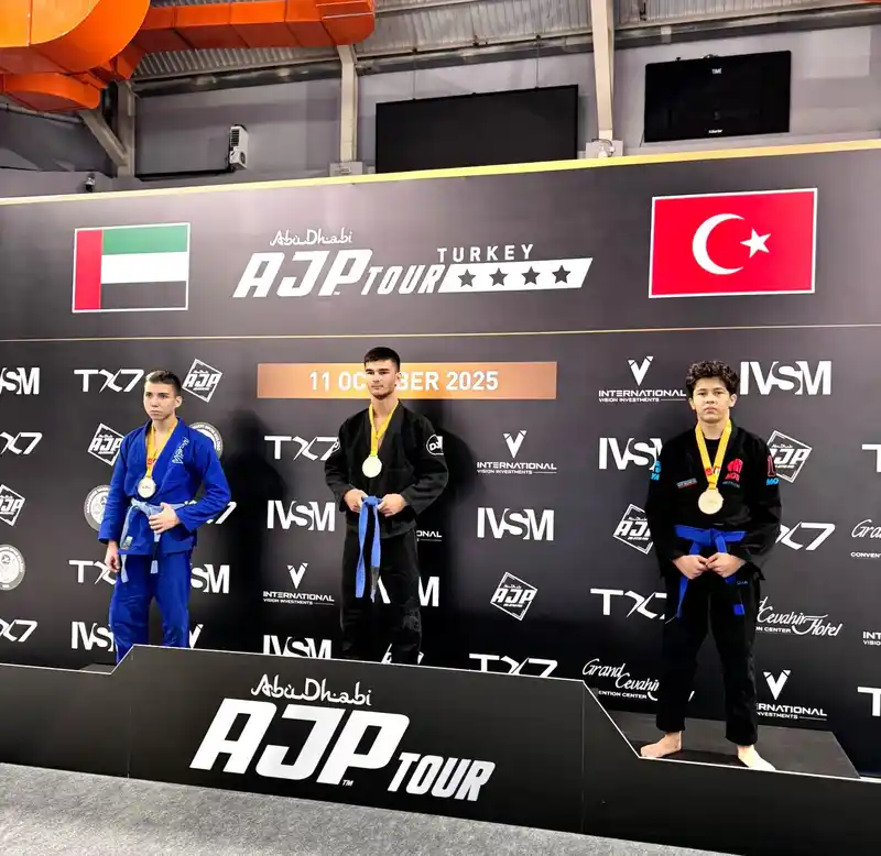 Yakın Doğu Koleji öğrencisi Deniz Turan’dan, AJP Türkiye Jiu-Jitsu Şampiyonası’nda 2 madalya
