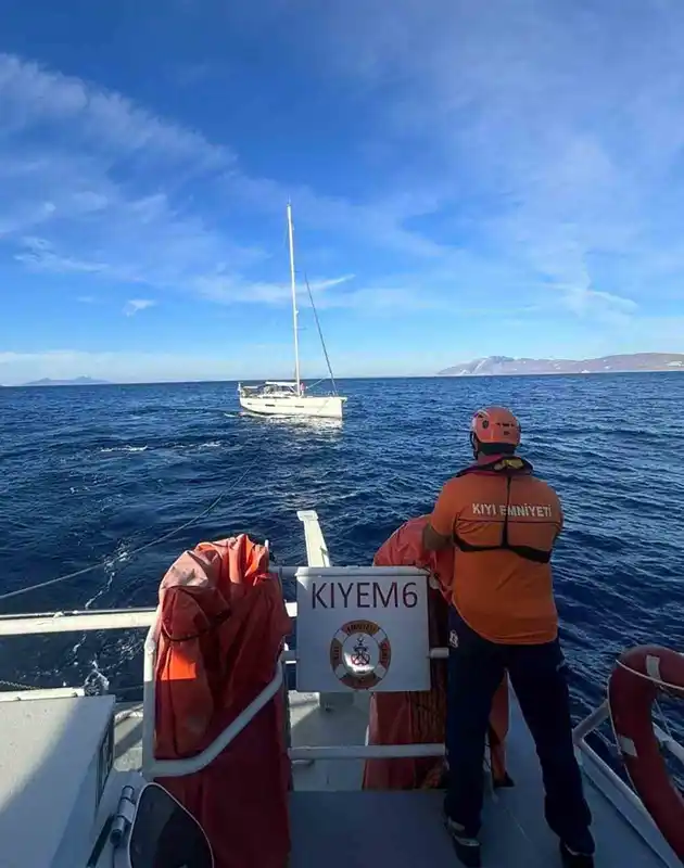 Bodrum Akçalı Adası açıklarında arızalanan yelkenli tekne kurtarıldı
