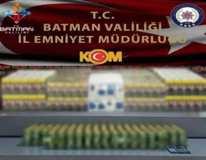 Batman’da minibüste çok sayıda kaçak ürün ele geçirildi
