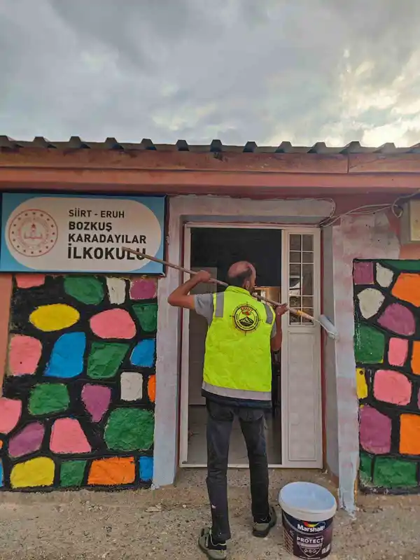 Siirt’te arama kurtarma ekibinden köy okuluna renkli dokunuş
