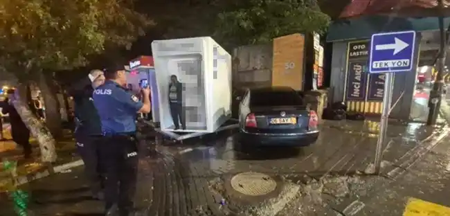 Muş’ta direksiyon başında sara nöbeti geçiren sürücü ATM’ye çarptı
