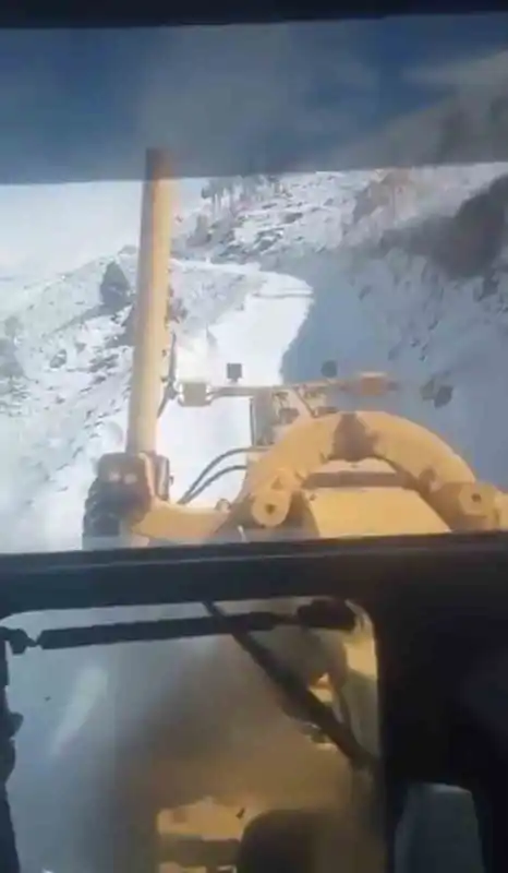 Bingöl’de mevsiminin ilk karı yağdı: Ekipler hemen harekete geçti
