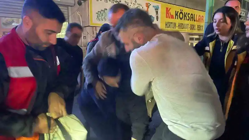 Başakşehir’de kontrolden çıkan araç durağa daldı: 1 yaralı
