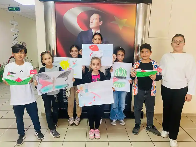 Aydın’da gençlerden Gazze’de yaşananlara sanatla dikkat çekti
