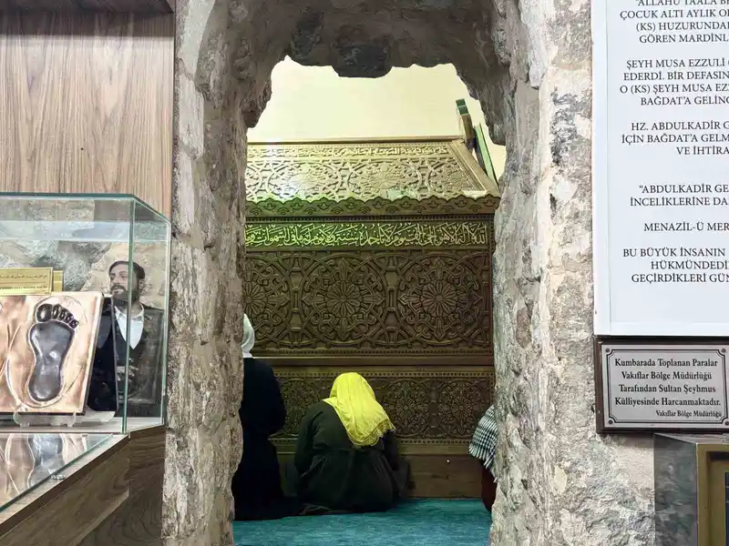 Sultan Şeyhmus türbesi ve medresesi binlerce ziyaretçiyi ağırlıyor
