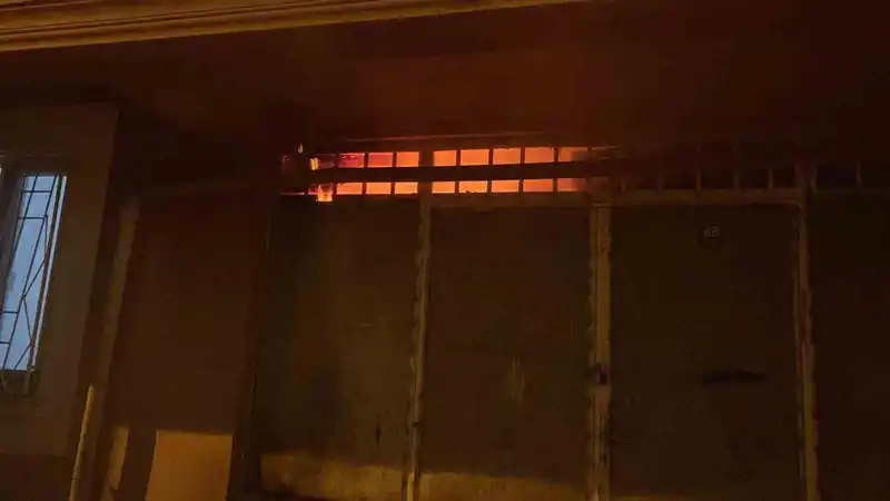 Siirt’te gıda malzemelerinin bulunduğu depo küle döndü
