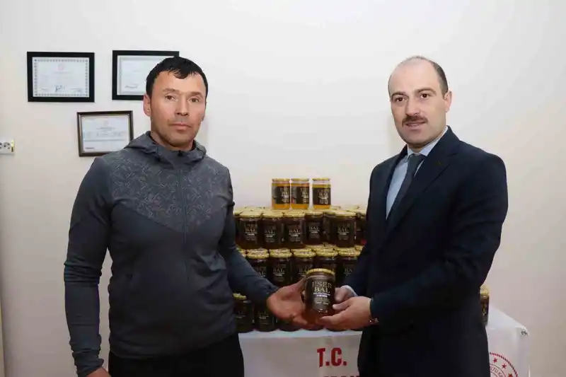 Erzurumlu bal üreticisinden örnek davranış
