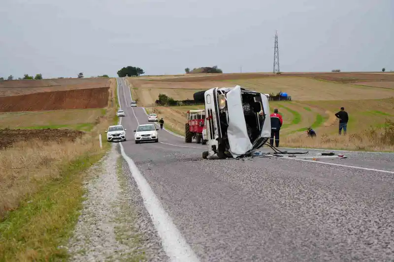 Edirne’de iki otomobil çarpıştı: 3 yaralı
