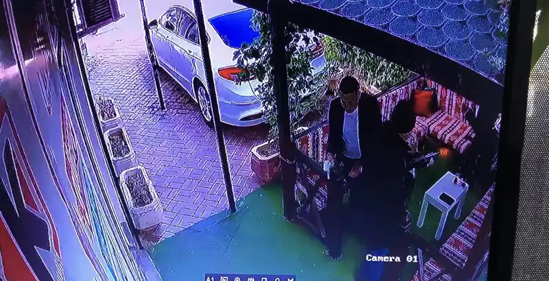 Elazığ’da gazeteci Koca’ya silahlı saldırı anı kameraya yansıdı
