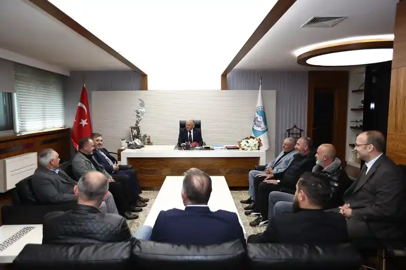 Büyükkılıç, hal esnafını makamında ağırladı