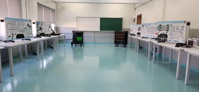 Elektrikli araçlar eğitim merkezinde kurulum çalışmaları hızla ilerliyor
