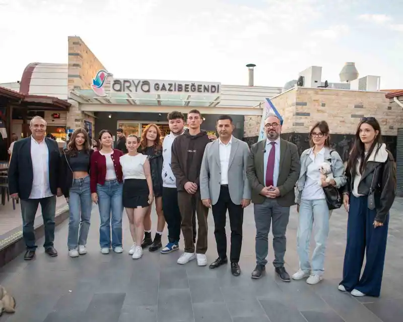 Kuşadası Belediyesi sofrasını bu yıl da üniversitelilerle paylaşıyor
