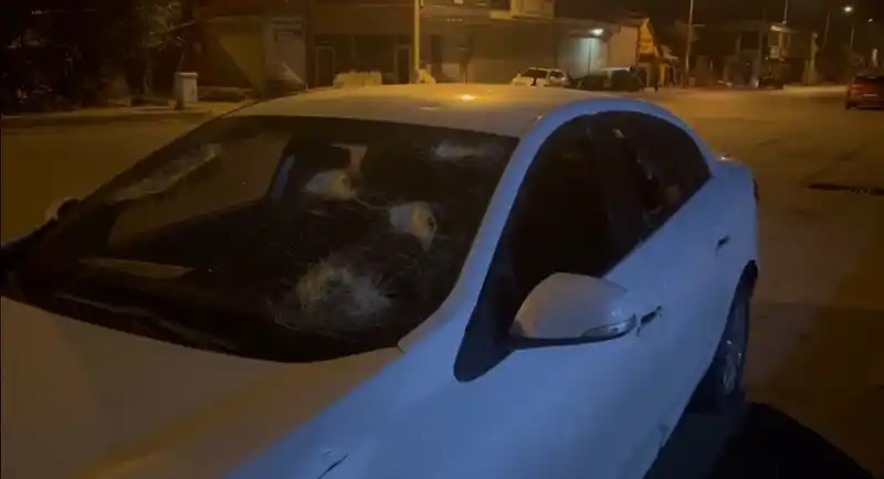 Kiraladığı otomobilin camlarını kırdı
