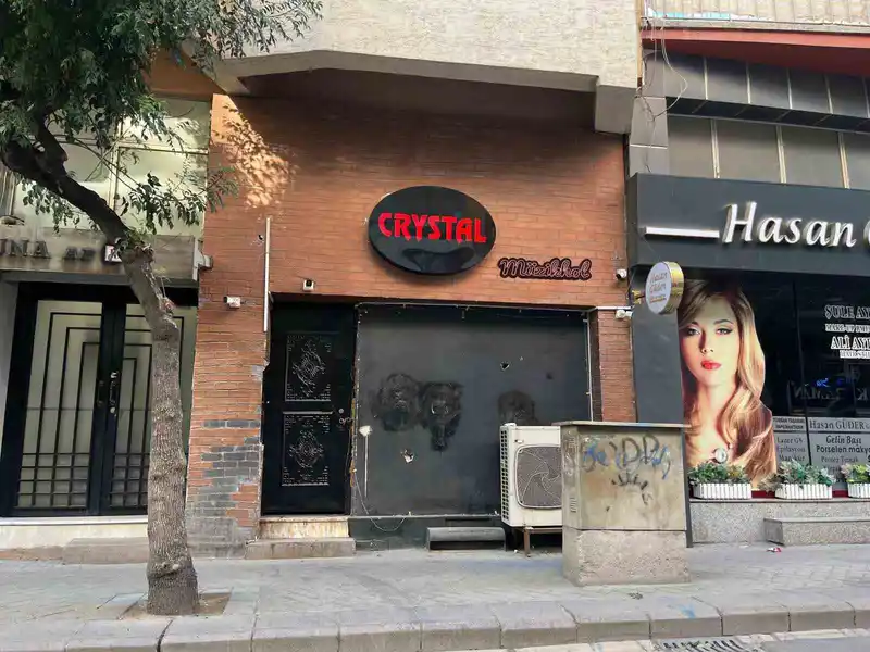 Yaşlı kadının rahatsız olduğu için şikâyet ettiği eğlence mekanı mühürlendi
